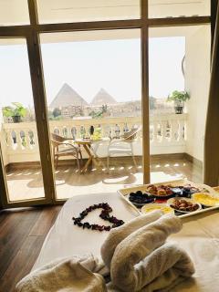 Roone pyramids view inn - 9