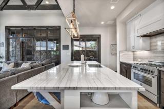 Lake Travis Cottage - Hot Tub - Pickleball - BBQ - 3
