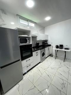 Top-Floor 2BR Bright & Cozy Tanger City Center - 5