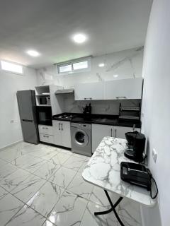 Top-Floor 2BR Bright & Cozy Tanger City Center - 4