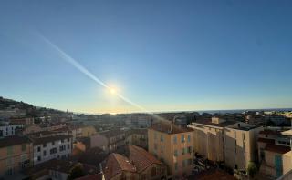 Dernier étage coeur Menton, vue mer parking privé - 0