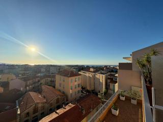 Dernier étage coeur Menton, vue mer parking privé - 9