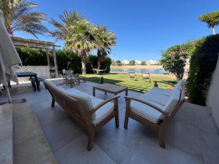 Lagoonfront 3Bdr Twin Villa in Joubal - 5