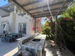 Lagoonfront 3Bdr Twin Villa in Joubal - 2