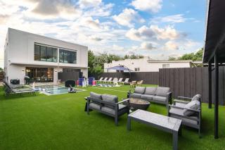 Asian Vibe Home in Design District with Pool BBQ Spacious Backyard - 0