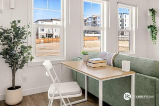 Springbank Hill 4BR Townhome near WinSport – King Bed, Garage, Workspace, Fast Wi-Fi - 5