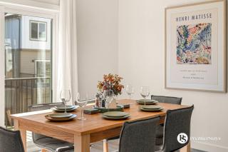 Springbank Hill 4BR Townhome near WinSport – King Bed, Garage, Workspace, Fast Wi-Fi - 6