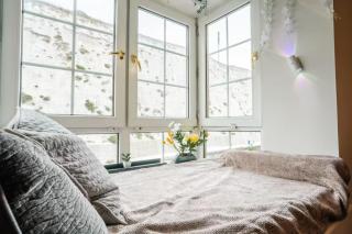 Cozy 1BR Seaside Apt in Brighton Marina Village - 3