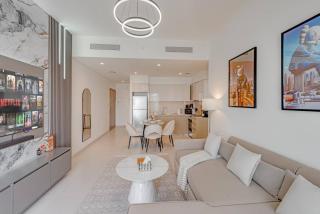 Highest floor - 5 mins walk to Dubai Mall and Burj Khalifa - 7