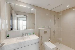 Highest floor - 5 mins walk to Dubai Mall and Burj Khalifa - 6