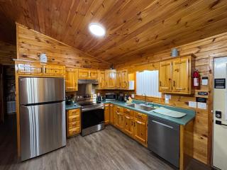 Hillside Hideaway Cabin - 3