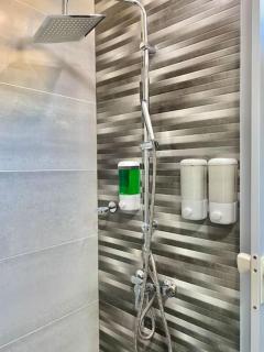 Cozy, City Center Condo - 8