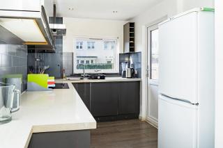 3BR Sleeps 6, Free Parking, City & Beach - 3