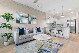 Luxe Living 5 Min From Downtown - 0