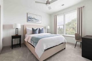 Luxe Living 5 Min From Downtown - 8