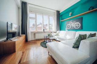 Downtown 2BD riverside apartment near dancing house - 7
