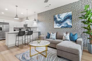 Epic Living 5 Min From Downtown - 0
