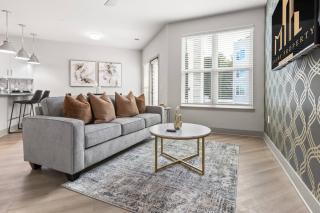 Contemporary Living 5 Min From Downtown - 6