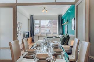Downtown 2BD riverside apartment near dancing house - 0
