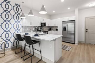 Unique Living 5 Min From Downtown - 5