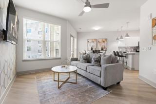 The Luxe Living 5 Min From Downtown - 5