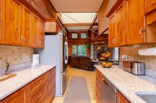 MapleCastle == HotTub, RiverSide, IndoorHummock, FirePlace, BackYard - 1