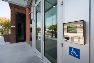 Elevator-Work Here-Gig WiFi-King Bed-Laundry in unit - 4