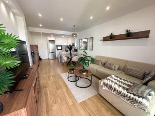Modern 2-Bed with Solarium & Pink Lake Views - 9