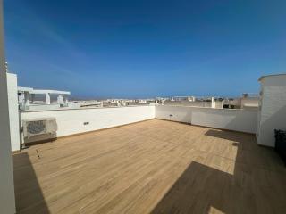Modern 2-Bed with Solarium & Pink Lake Views - 6