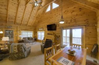 Free Daily Tickets Hot Tub 3BR Cabin w Game Loft & Views close to Pigeon Forge & Dollywood - 1