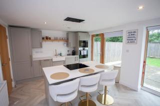 Newly Renovated 3 Bedroom Modern House - 2
