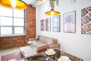 1-Bed Loft Apartment - Free Parking Central - 5