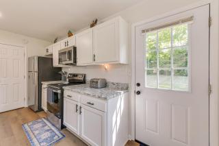 Walk to Dtwn Pine Mountain! Evergreen Cottage - 2