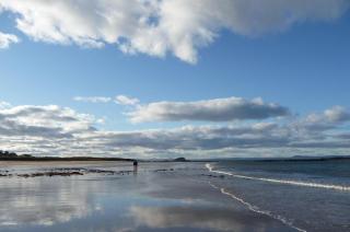 Coastal Escape 3 Bed Apartment Near the Beach - 9
