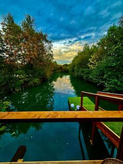 Woodland Escapes Glamping - Lake View - 9