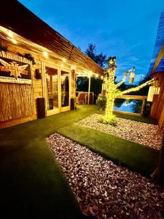 Woodland Escapes Glamping - Lake View - 8