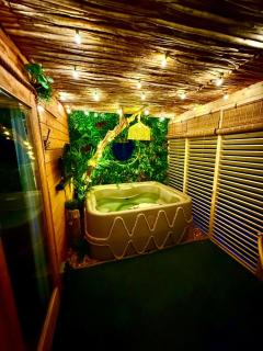 Woodland Escapes Glamping - Lake View - 4