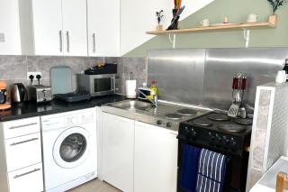 Apartment - Sleeps 2 - Parking - Station Close - 9