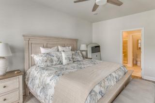 Barefoot Resort Golf Getaway Pool and Beach Shuttle - 1