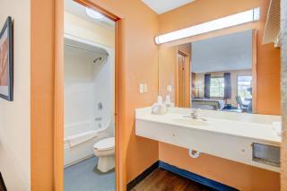 Hotel O Deluxe Inn Kingstree SC HWY 52 - 3