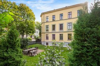 Just steps behind the Royal Palace - 0