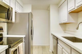 Condo 1 Mi to South Mountain Park! Unwind Poolside - Phoenix - 9