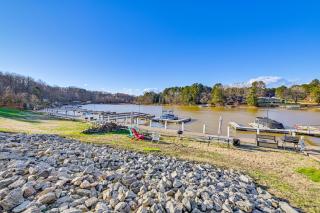 Waterfront Living and Resort Perks! Lake Norman Stay - 8