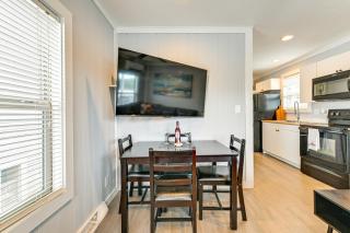 Waterfront Living and Resort Perks! Lake Norman Stay - 4