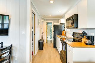 Waterfront Living and Resort Perks! Lake Norman Stay - 3