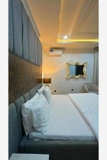 DELUXE Bedroom - 8