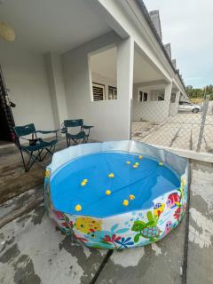 Landed KLIA Netflix, Fully AC&Heater, Kids Pool - 8