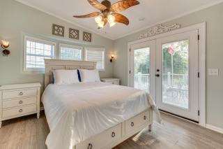 Breathtaking Views and Deck Badin Lake House! - 1