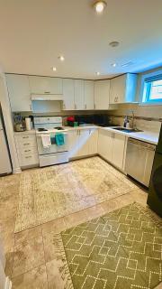 Bright & Spacious 2BR & Parking Near TTC & Shops - 4