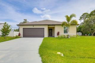 Beach-Hop and Golf! Port St Lucie Apt with Shared Yard - 8